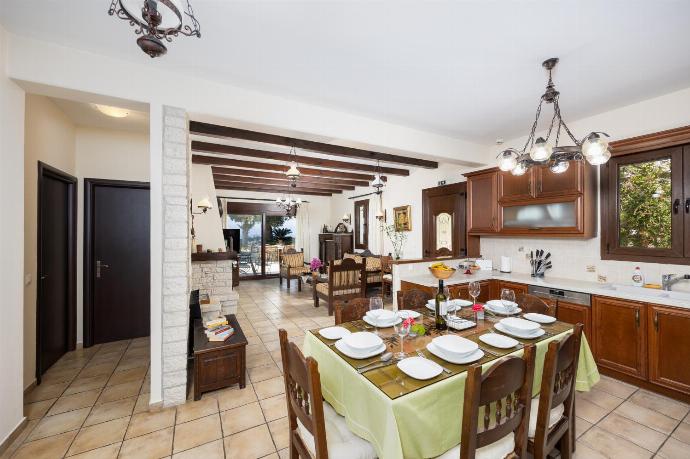Equipped kitchen . - Villa Ariadne . (Photo Gallery) }}