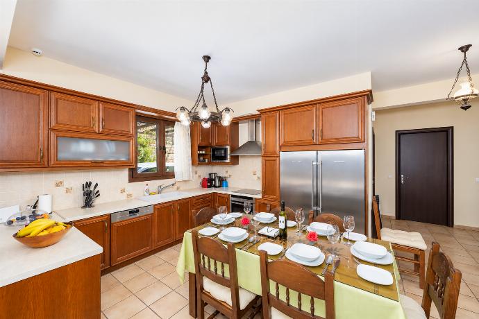 Equipped kitchen . - Villa Ariadne . (Photo Gallery) }}