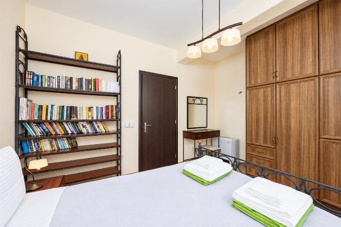 Double bedroom with A/C . - Villa Ariadne . (Photo Gallery) }}