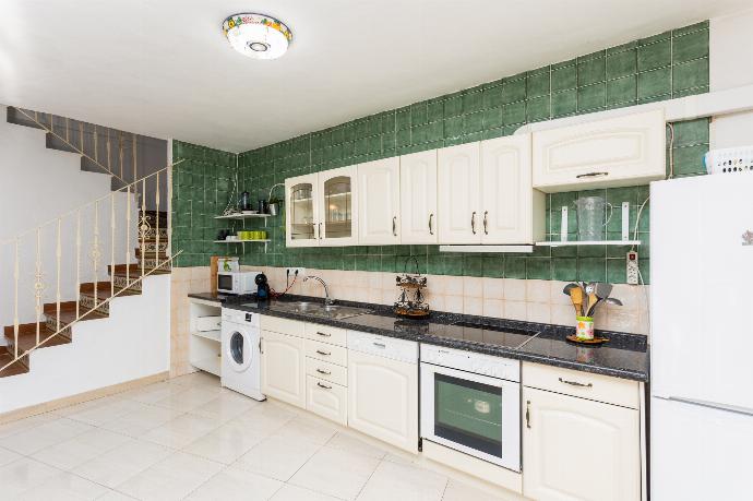 Equipped kitchen . - Villa Flower . (Photo Gallery) }}