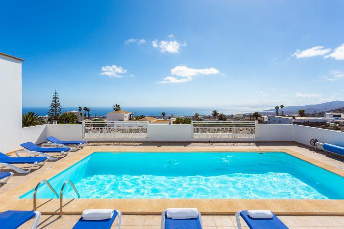 Private pool, terrace, and garden with sea views . - Villa El Callao . (Fotogalerie) }}
