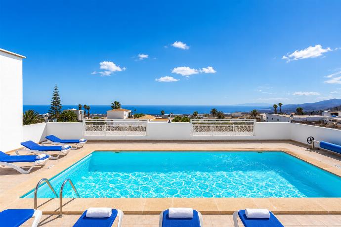 Private pool, terrace, and garden with sea views . - Villa El Callao . (Galleria fotografica) }}