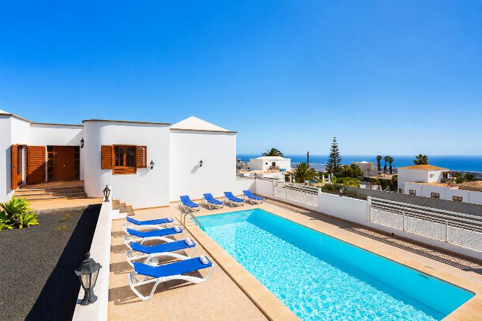 ,Beautiful villa with private pool, terrace, and garden with sea views . - Villa El Callao . (Galleria fotografica) }}