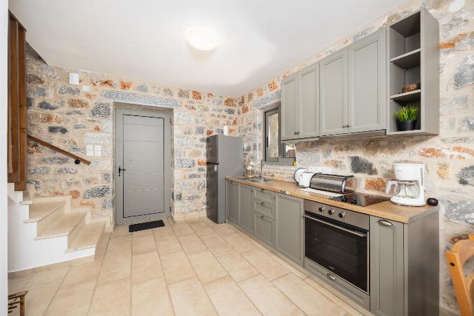 Equipped kitchen . - Villa Dioni Ena . (Photo Gallery) }}