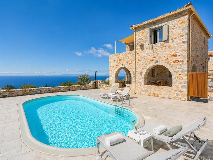  . - Villa Dioni Ena . (Photo Gallery) }}