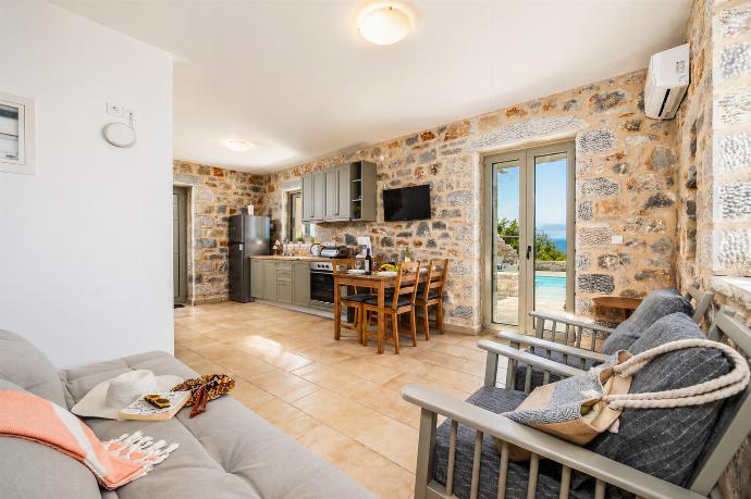  . - Villa Dioni Ena . (Photo Gallery) }}