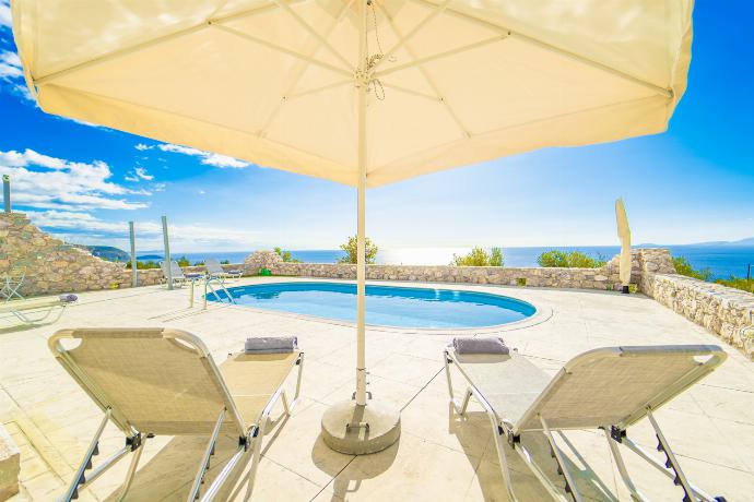  . - Villa Dioni Thio . (Photo Gallery) }}