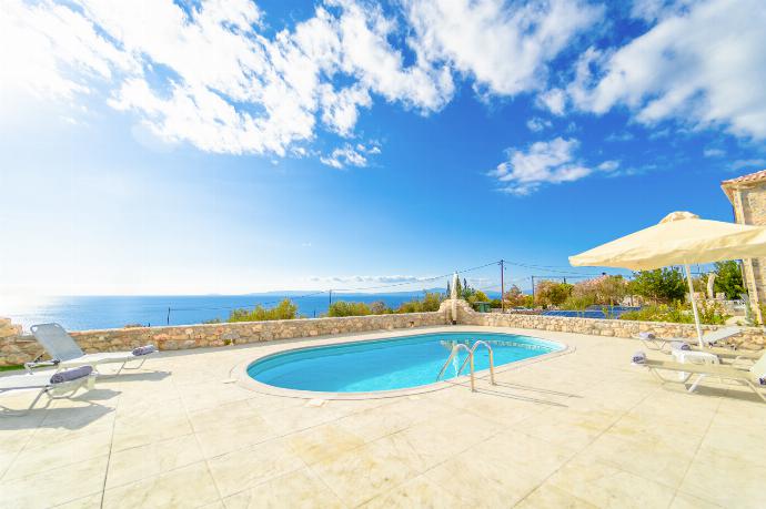  . - Villa Dioni Thio . (Photo Gallery) }}