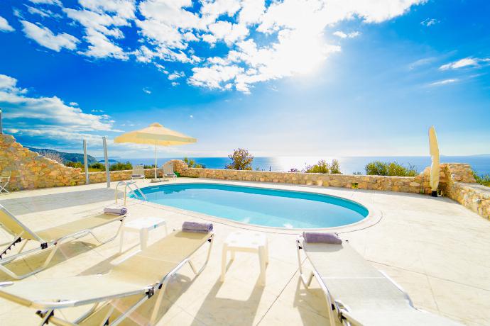  . - Villa Dioni Thio . (Photo Gallery) }}