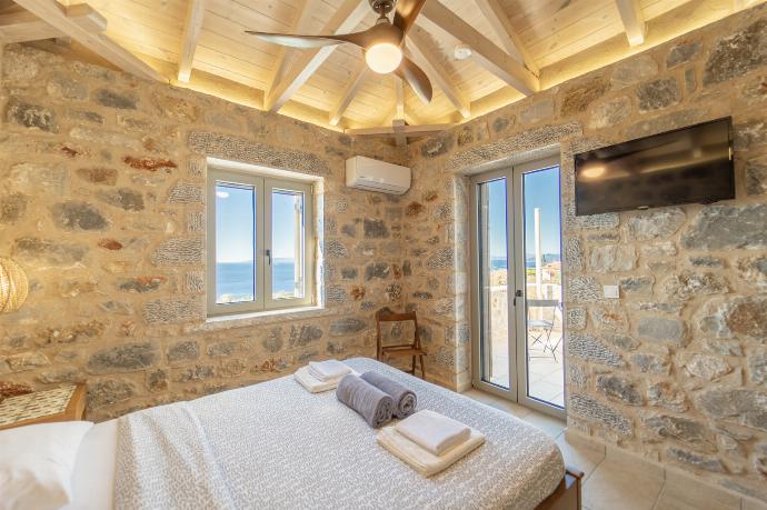  . - Villa Dioni Thio . (Photo Gallery) }}