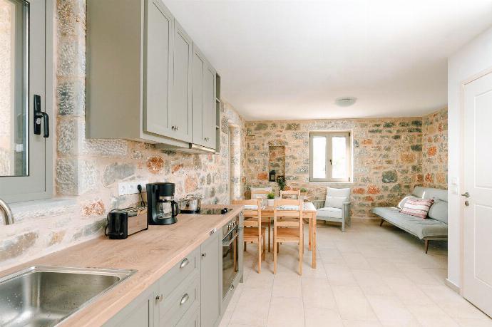  . - Villa Dioni Thio . (Photo Gallery) }}