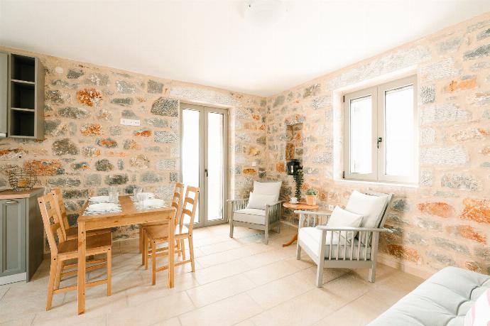  . - Villa Dioni Thio . (Photo Gallery) }}