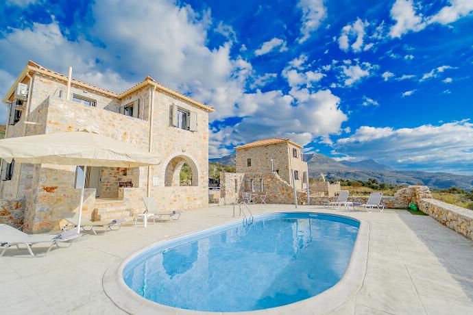  . - Villa Dioni Thio . (Photo Gallery) }}