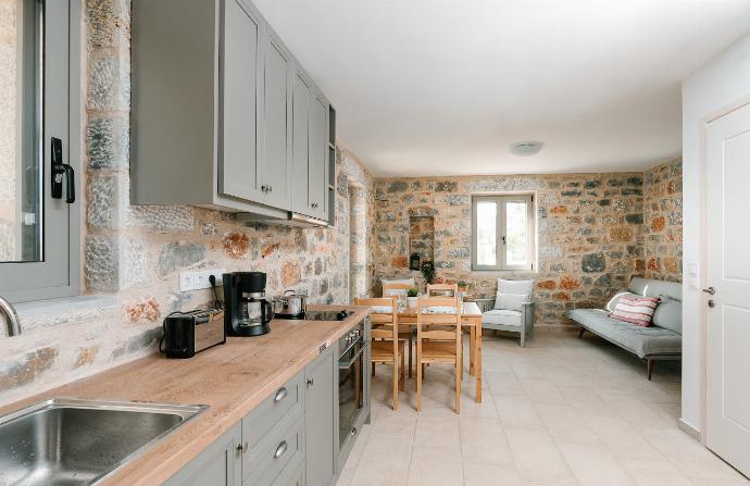  . - Villa Dioni Tria . (Photo Gallery) }}