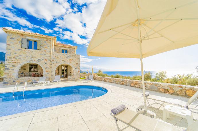  . - Villa Dioni Tria . (Photo Gallery) }}