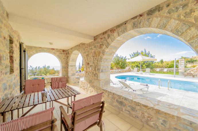  . - Villa Dioni Tria . (Photo Gallery) }}