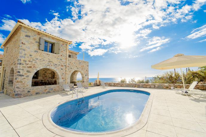  . - Villa Dioni Tria . (Photo Gallery) }}