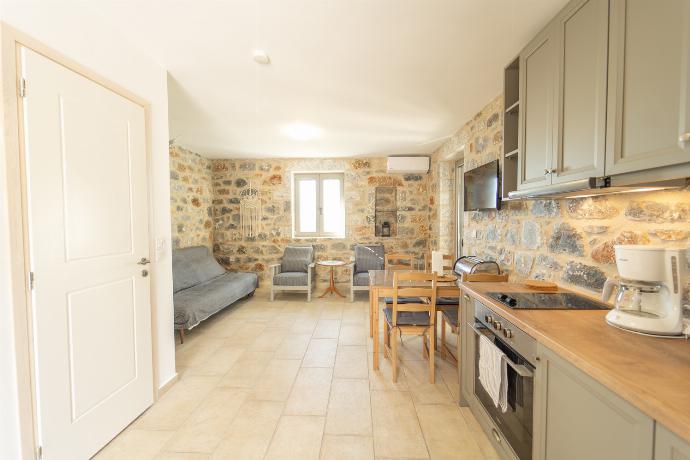  . - Villa Dioni Tria . (Photo Gallery) }}