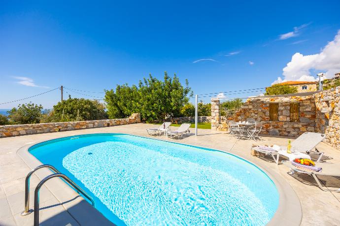 Private pool and terrace with sea views . - Villa Dioni Tria . (Photo Gallery) }}