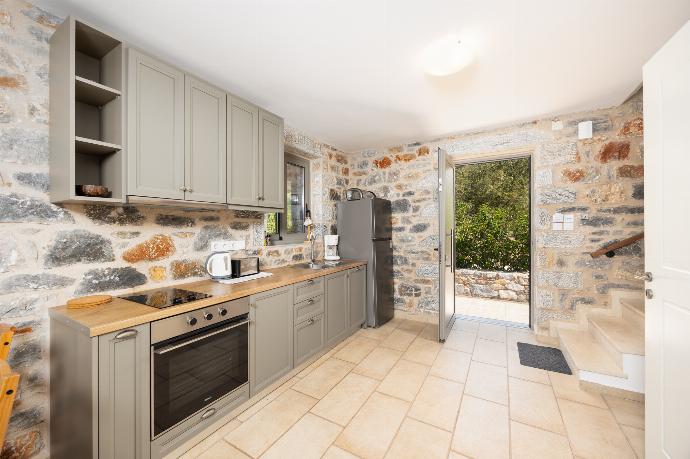 Equipped kitchen . - Villa Dioni Tria . (Photo Gallery) }}