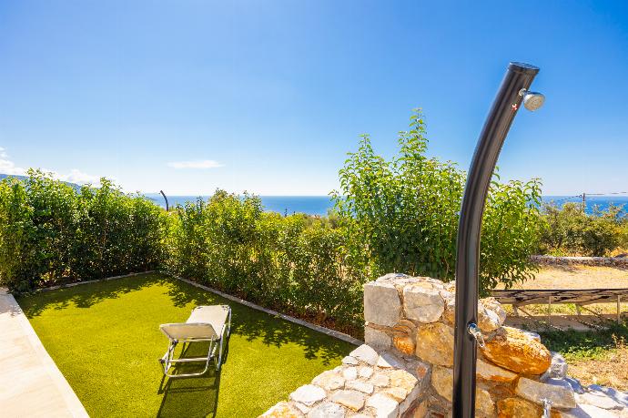 Outdoor shower . - Villa Dioni Tria . (Photo Gallery) }}