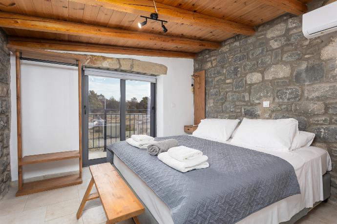 Double bedroom with A/C . - La Casa Di Pietre 3 . (Photo Gallery) }}