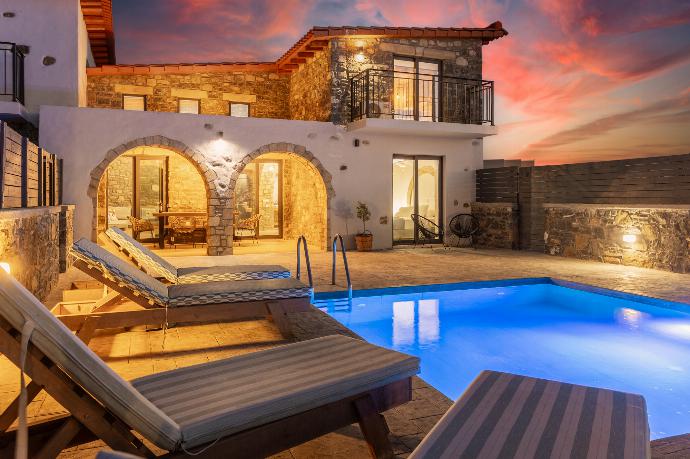 Night view . - La Casa Di Pietre 3 . (Photo Gallery) }}