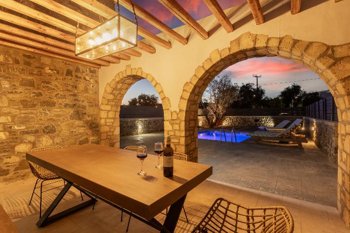 Night view . - La Casa Di Pietre 3 . (Photo Gallery) }}