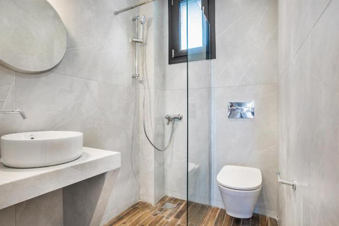 Family bathroom with shower  . - Epta Villas Thio . (Photo Gallery) }}