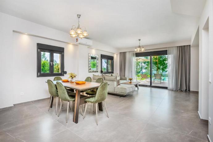 Open plan living room and dining area with A/C and TV . - Epta Villas Thio . (Photo Gallery) }}