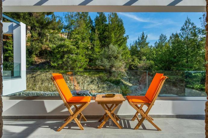 Balcony  . - Epta Villas Thio . (Photo Gallery) }}