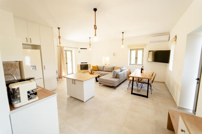  . - Villa Castillo Thio . (Photo Gallery) }}