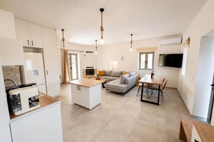  . - Villa Castillo Thio . (Photo Gallery) }}