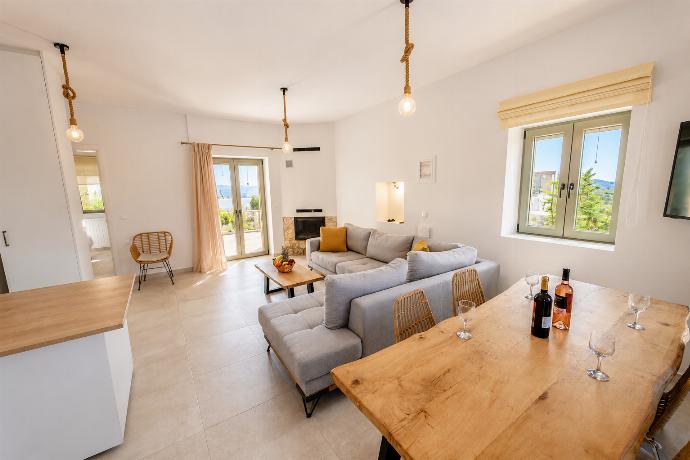  . - Villa Castillo Thio . (Photo Gallery) }}