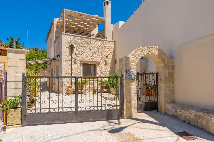  . - Villa Koupos . (Galería de imágenes) }}