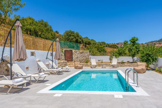  . - Villa Koupos . (Galería de imágenes) }}