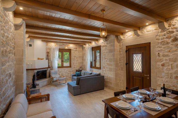  . - Villa Koupos . (Galería de imágenes) }}