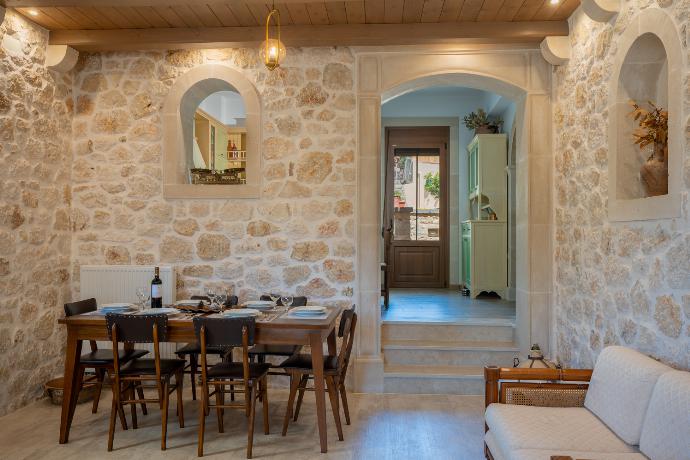  . - Villa Koupos . (Galería de imágenes) }}