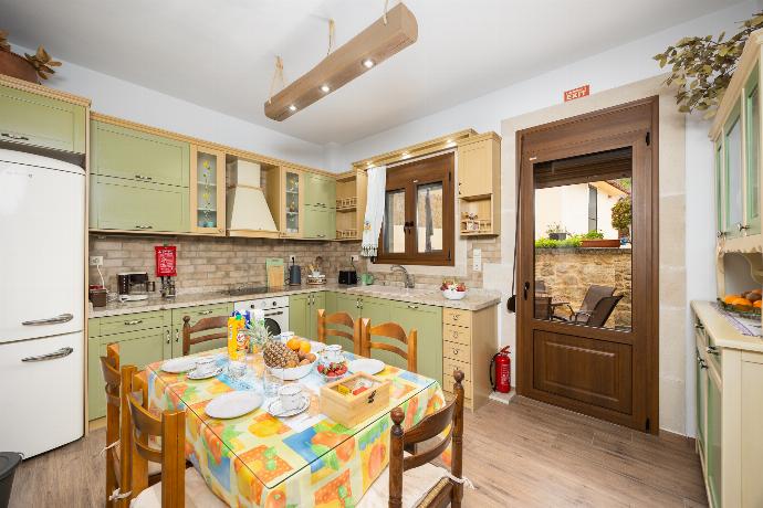 Equipped kitchen . - Villa Koupos . (Photo Gallery) }}