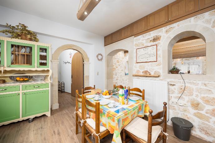 Equipped kitchen . - Villa Koupos . (Photo Gallery) }}