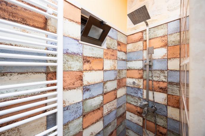 En suite bathroom with shower . - Villa Koupos . (Photo Gallery) }}