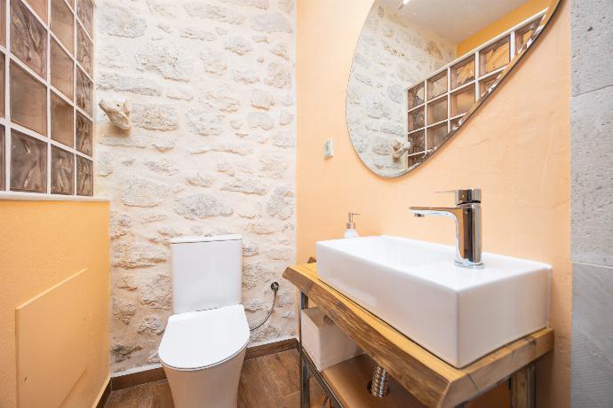 En suite bathroom with shower . - Villa Koupos . (Photo Gallery) }}