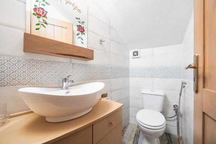 Family W/C . - Villa Koupos . (Photo Gallery) }}