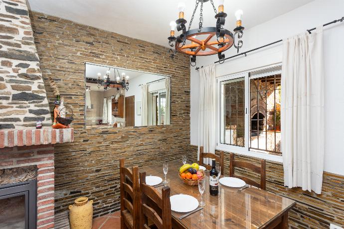 Open-plan living room with sofa, dining area, kitchen, ornamental fireplace, A/C, WiFi internet, and satellite TV . - Villa Bonifacio 2 . (Photo Gallery) }}