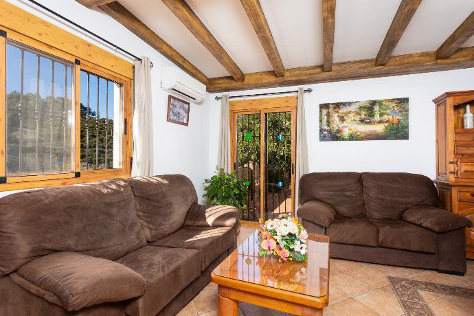 Open-plan living room with sofas, dining area, kitchen, ornamental fireplace, A/C, WiFi internet, and satellite TV . - Villa Bonifacio . (Photo Gallery) }}