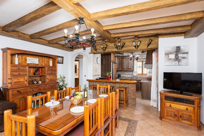 Open-plan living room with sofas, dining area, kitchen, ornamental fireplace, A/C, WiFi internet, and satellite TV . - Villa Bonifacio . (Photo Gallery) }}