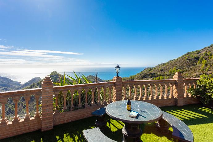 Terrace area with sea views . - Villa Bonifacio . (Photo Gallery) }}