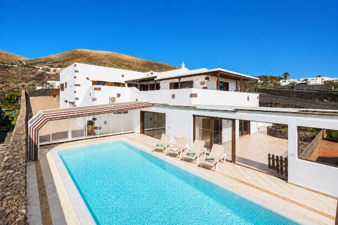  . - Villa Asomada . (Galería de imágenes) }}
