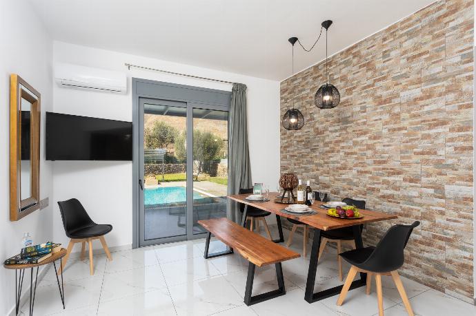 Garden area . - Villa Livis 1 . (Photo Gallery) }}
