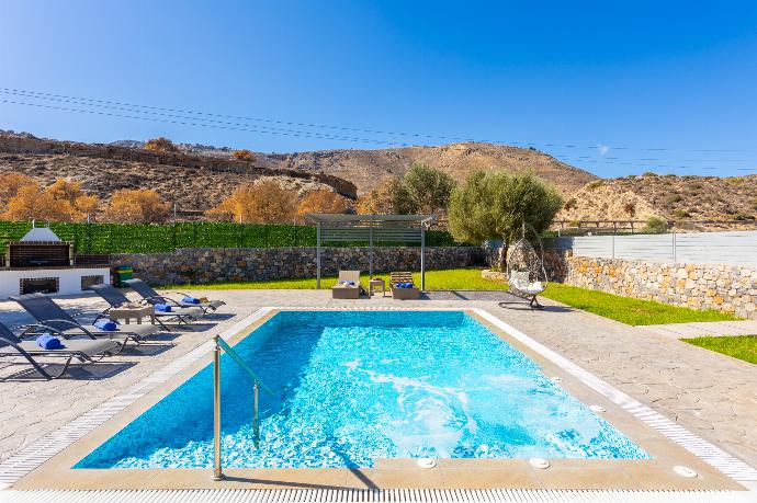 Terrace area with BBQ . - Villa Livis 1 . (Photo Gallery) }}